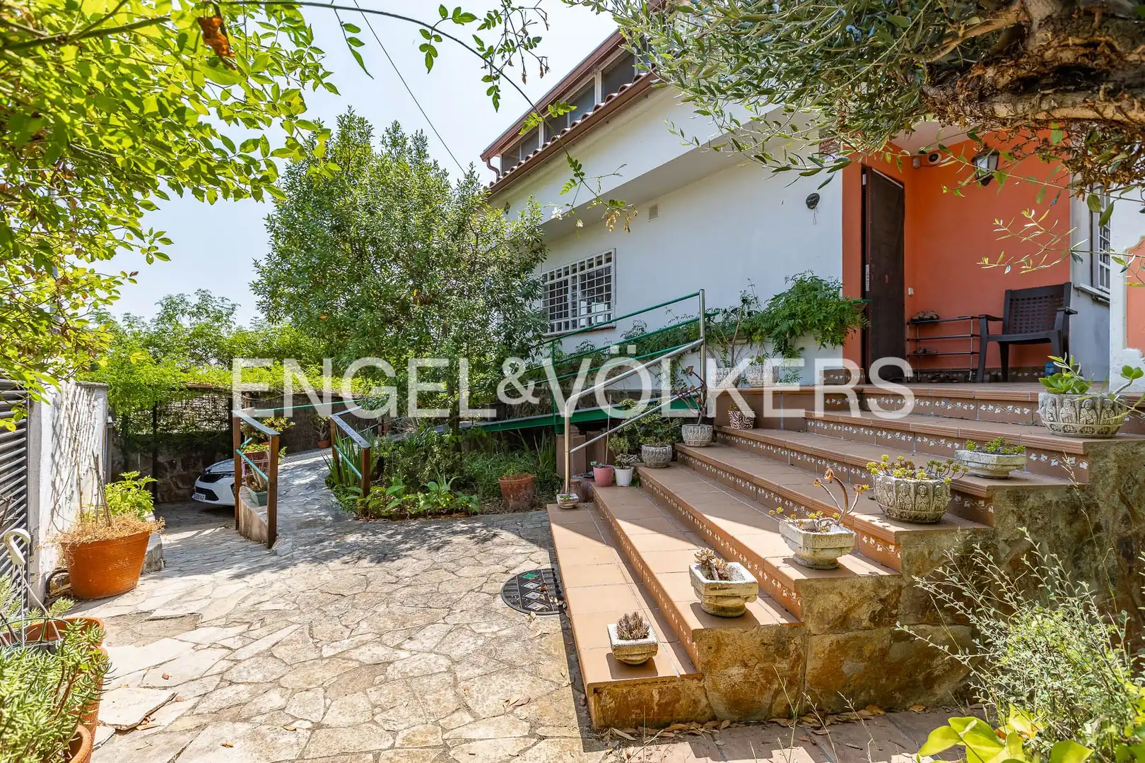 Vista exterior de Casa o xalet en venda en Castellar del Vallès amb Aire condicionat, Calefacció i Terrassa