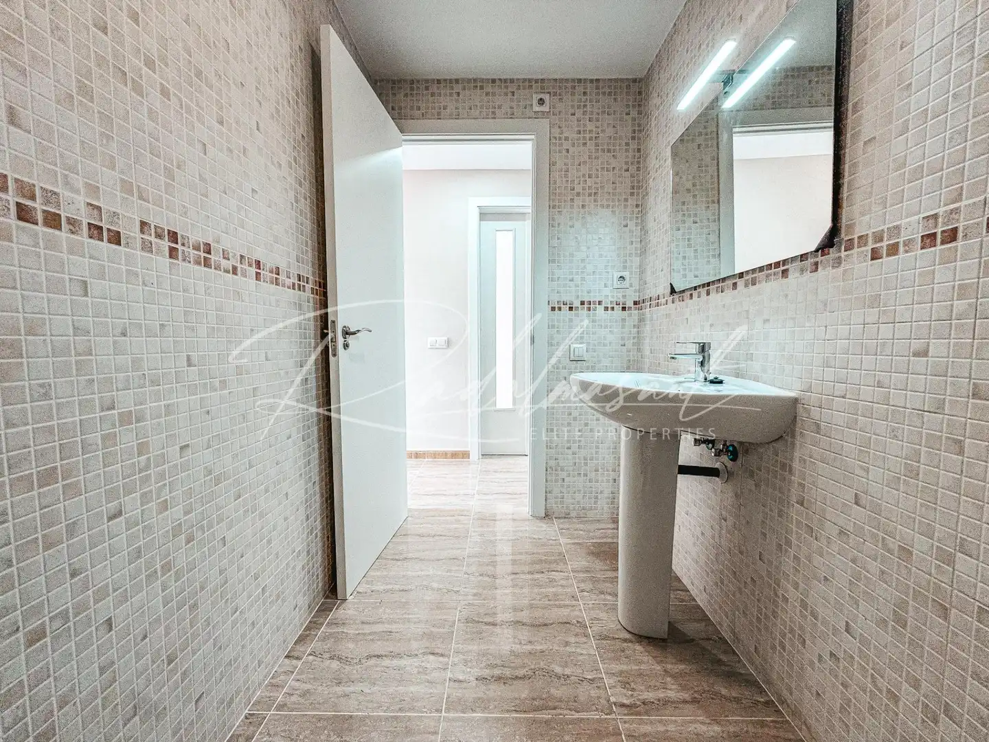 Badezimmer von Einfamilien-Reihenhaus zum Verkauf in Alcover mit Privatgarten und Terrasse