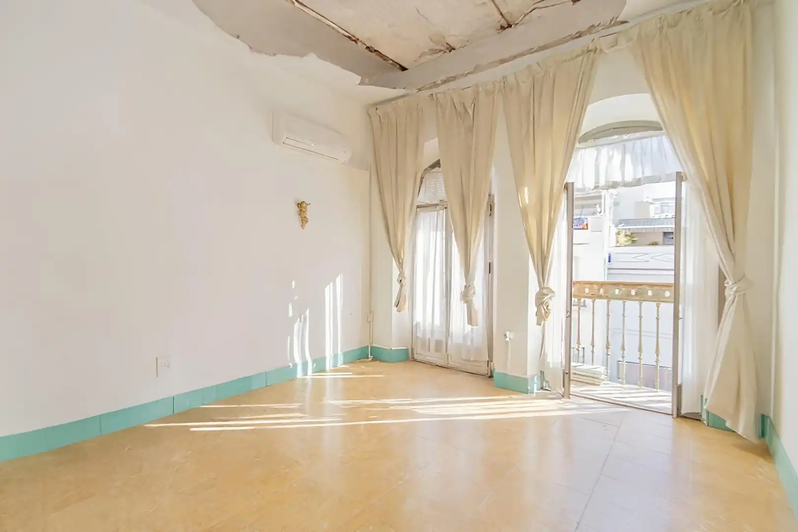 Sala d'estar de Casa adosada en venda en Sevilla amb Terrassa
