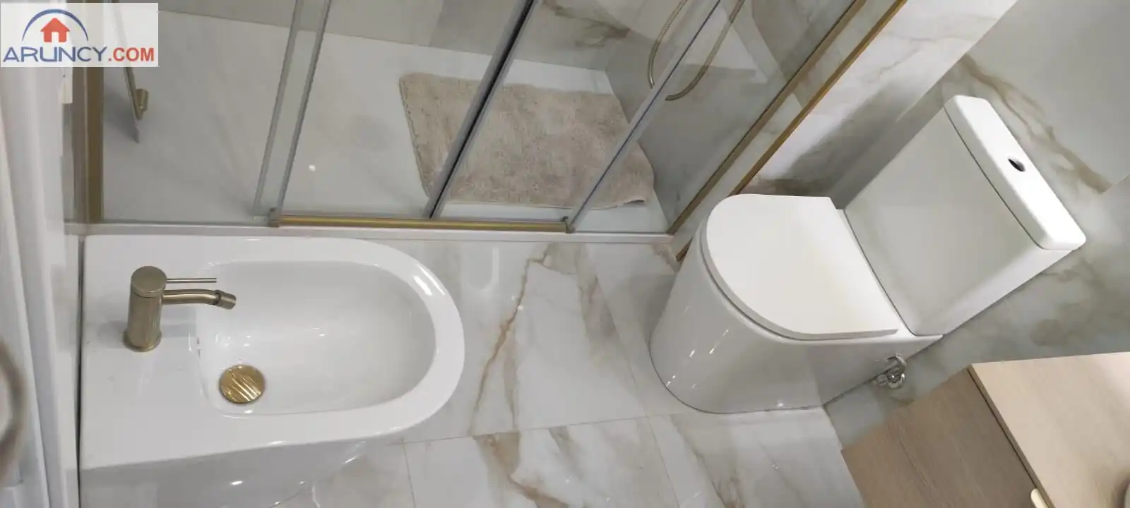 Baño de Piso de alquiler en Montequinto con Aire acondicionado, Calefacción y Jardín privado