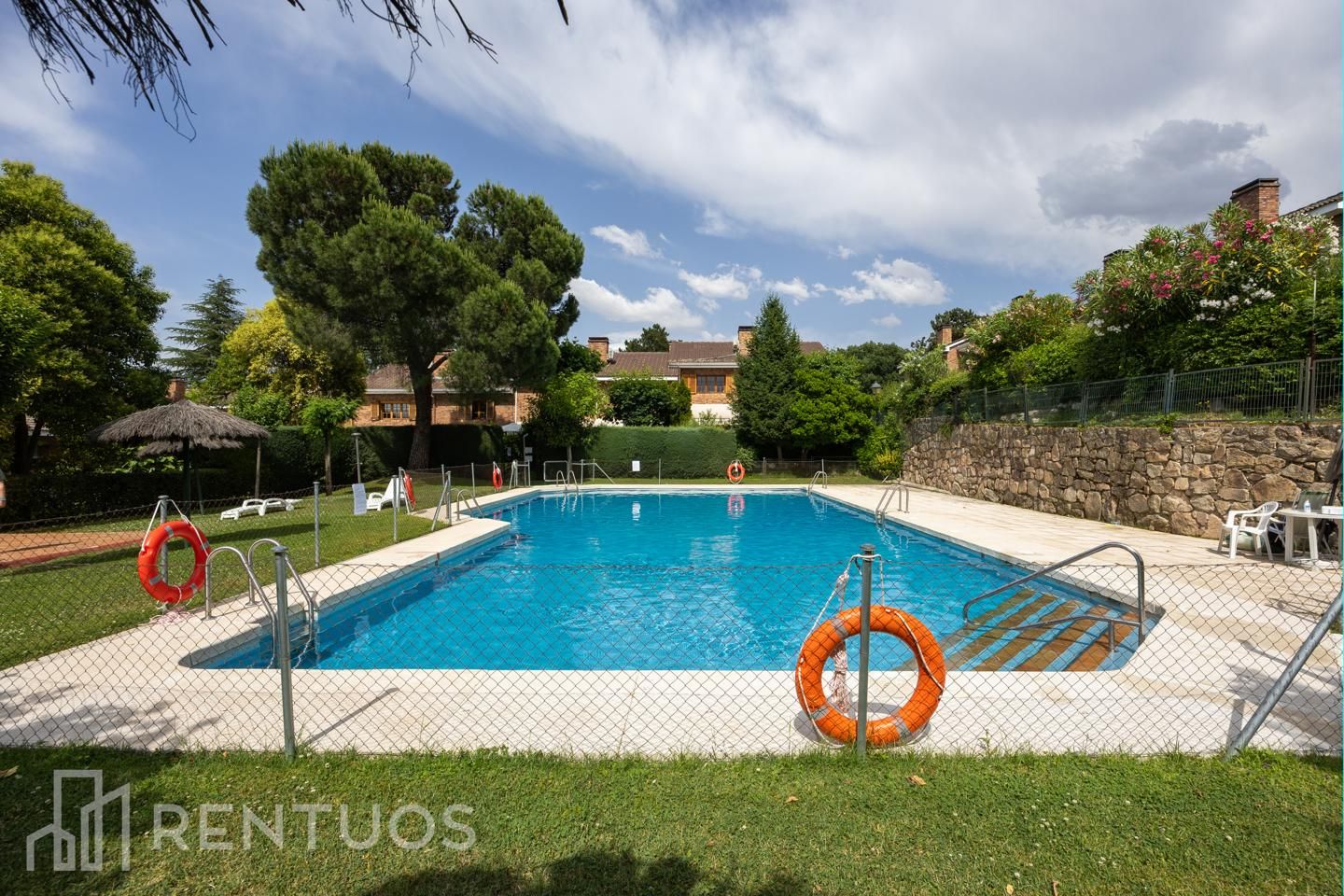 Swimming pool of House or chalet to rent in La Moraleja  with Heating, Parquet flooring and Community pool