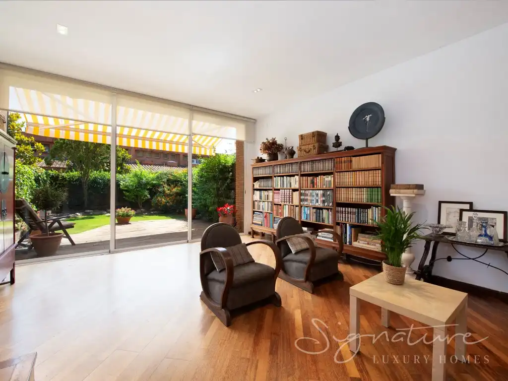 Sala d'estar de Casa adosada en venda en Sant Cugat del Vallès amb Terrassa