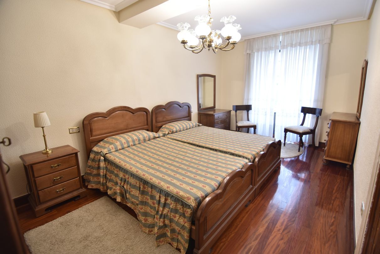 Dormitori de Pis en venda en Eibar amb Moblat i Balcó