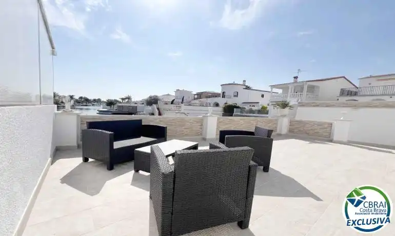 Terrassa de Casa adosada en venda en Empuriabrava amb Jardí privat i Moblat