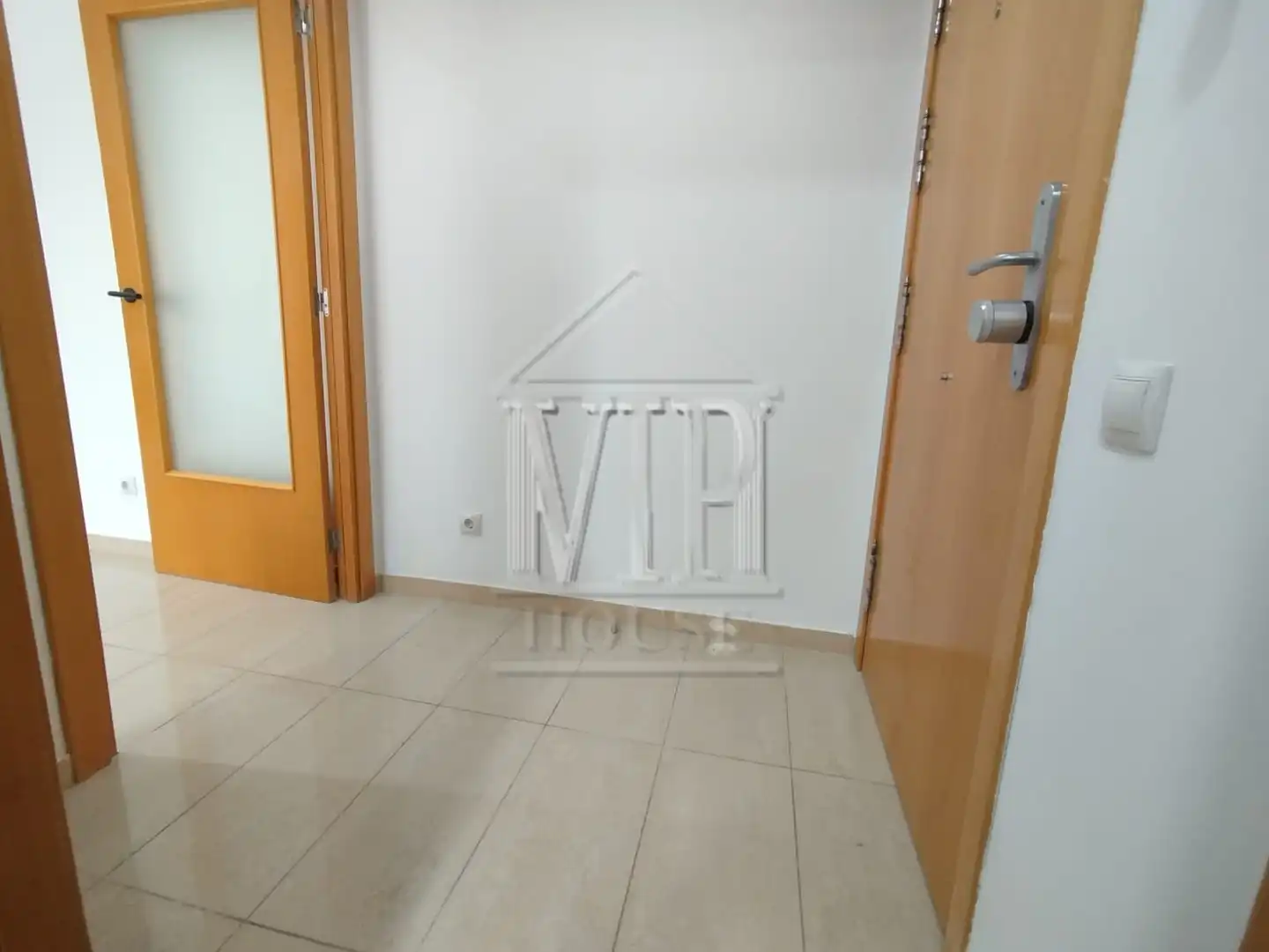 Flat for sale in Badalona  with Air Conditioner, Heating and Furnished