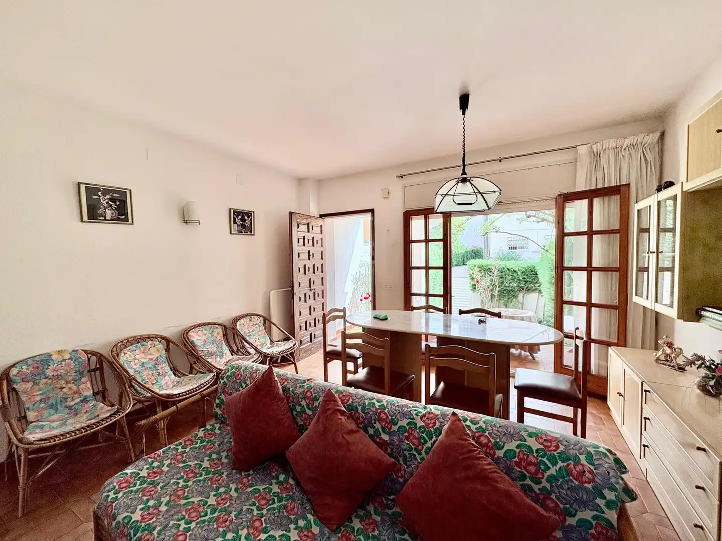 Sala de estar de Casa adosada de alquiler en Cubelles con Amueblado, Horno y Lavadora