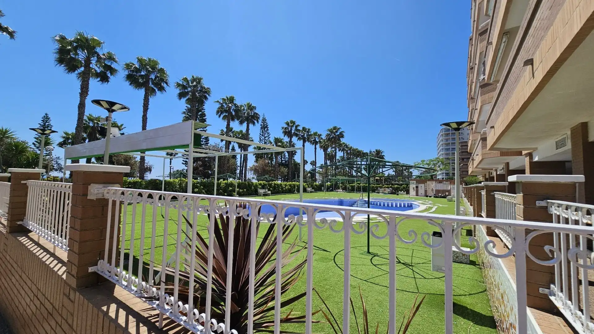 Apartamento con piscina en venta en Amplaeies 37, imagen 16