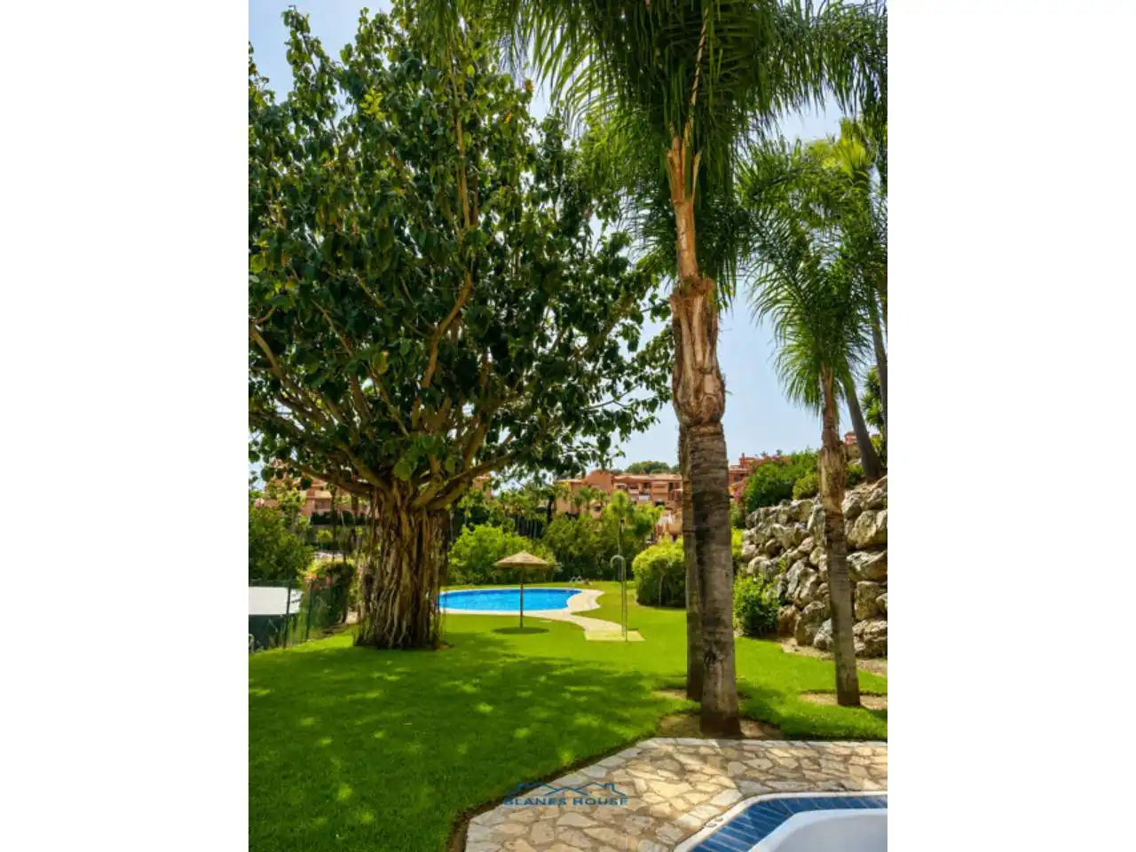 Jardín de Dúplex en venta en Marbella con Aire acondicionado, Calefacción y Terraza