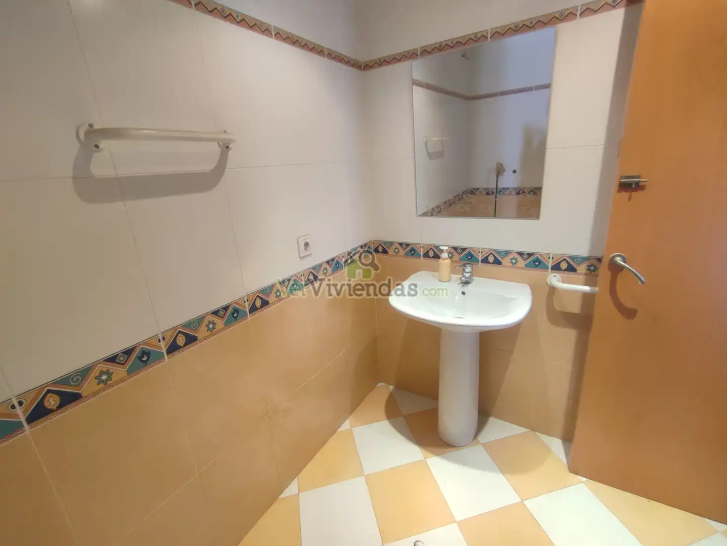 Bany de Casa o xalet en venda en Vallirana amb Calefacció, Jardí privat i Terrassa