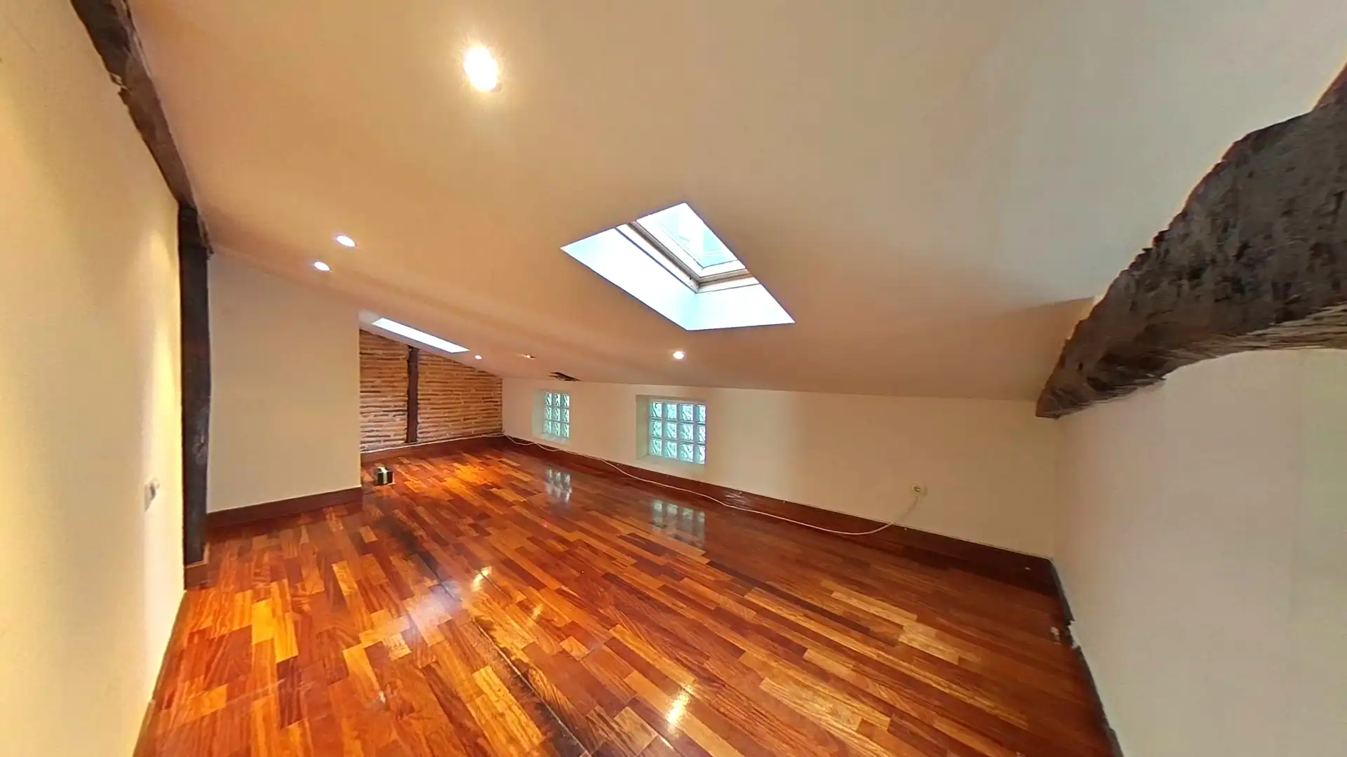 Piso en venta en Castro-Urdiales con Parquet
