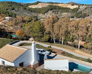 Vista exterior de Finca rústica en venda en Yunquera amb Jardí privat, Piscina i Moblat