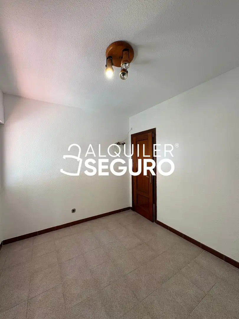 Bedroom of Flat for rent in Madrid  with Heating, Terrace and Furnished