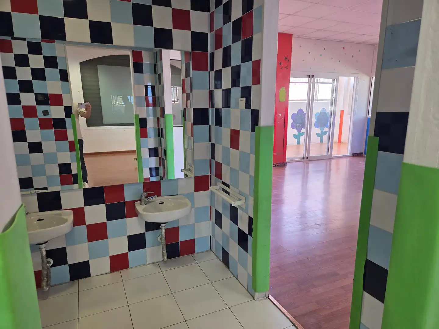 Bany de Local de lloguer en Málaga amb Aire condicionat, Terrassa i Moblat