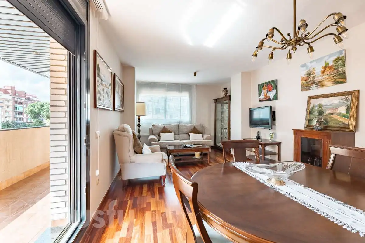 Sala de estar de Piso en venta en Esplugues de Llobregat con Aire acondicionado, Calefacción y Parquet