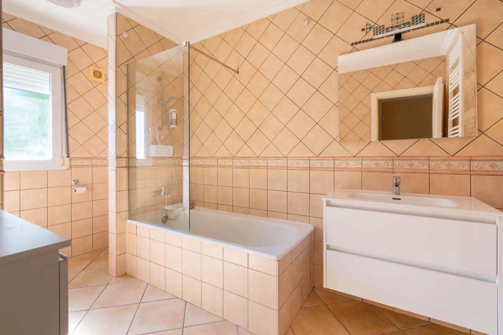 Bany de Casa o xalet en venda en L'Alfàs del Pi amb Aire condicionat, Calefacció i Jardí privat
