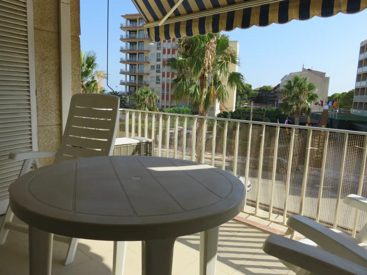 Terrasse von Wohnungen zum Verkauf in L'Estartit mit Terrasse, Möbliert und Gemeinschaftspool