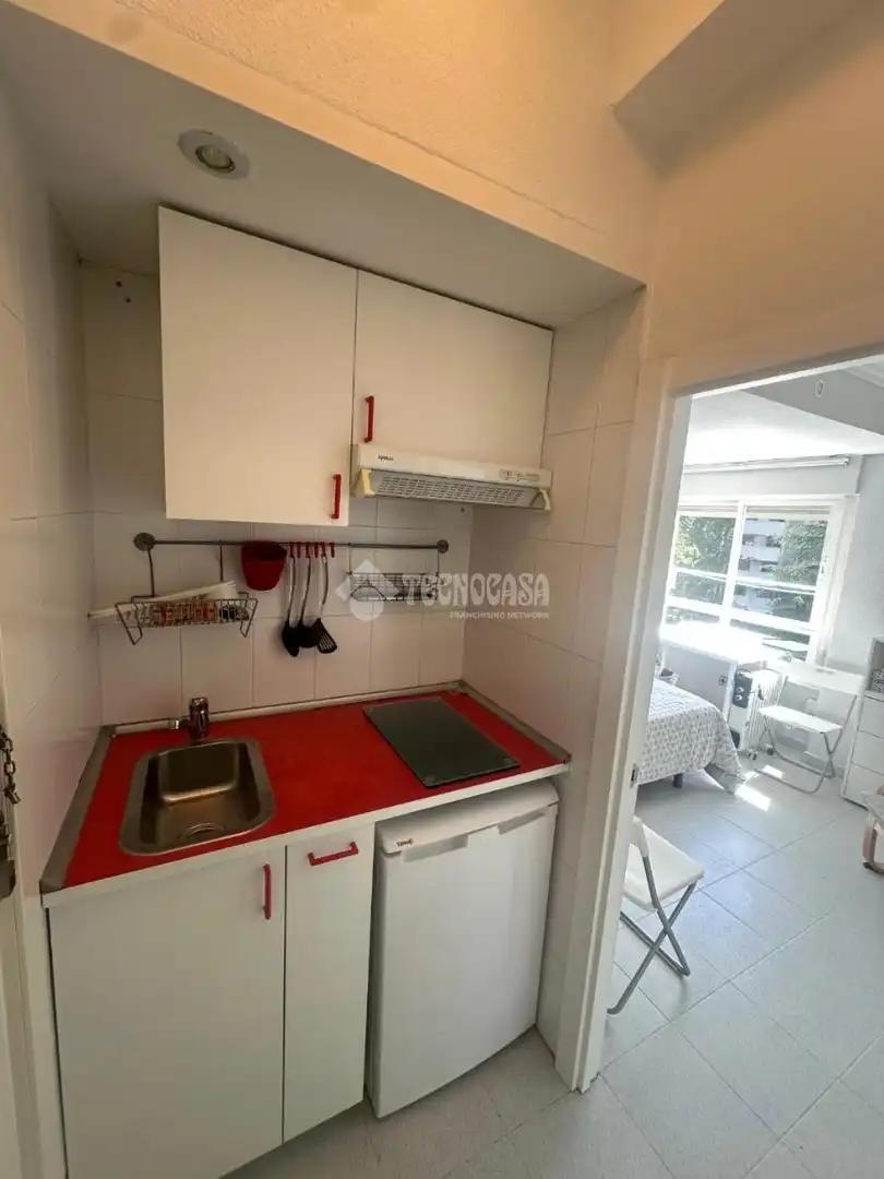 Cocina de Estudio de alquiler en Madrid con Aire acondicionado