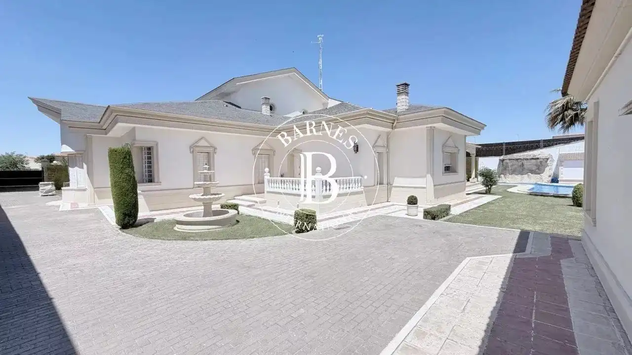 Vista exterior de Piso en venta en Quintanar de la Orden con Aire acondicionado, Calefacción y Jardín privado