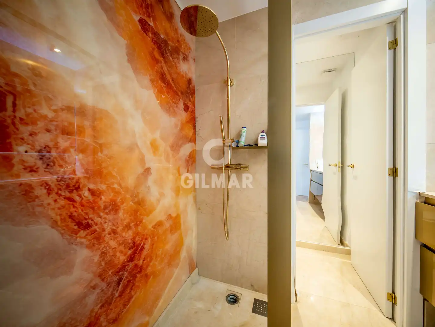 Badezimmer von Dachboden zum Verkauf in Madrid mit Heizung, Abstellraum und Balkon