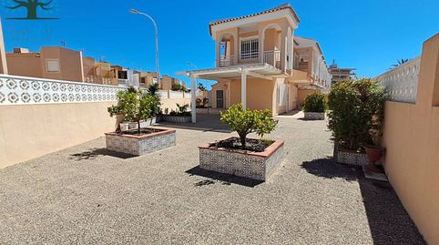 DÚPLEX REFORMADO EN ESQUINA EN LA ZONA DE BAHIA