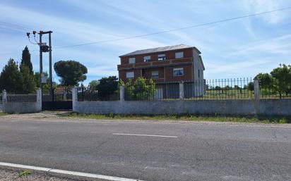 Vista exterior de Casa o xalet en venda en Valladolid Capital amb Terrassa