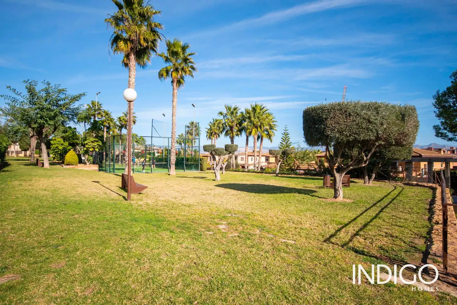 Jardí de Casa adosada en venda en Alicante / Alacant amb Aire condicionat, Jardí privat i Piscina