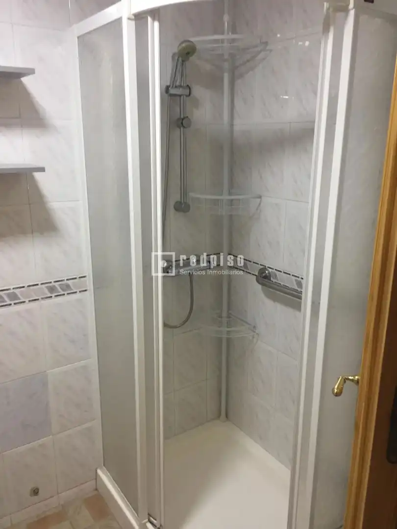 Bathroom of Flat for rent in Granada  with Air Conditioner, Terrace and Furnished