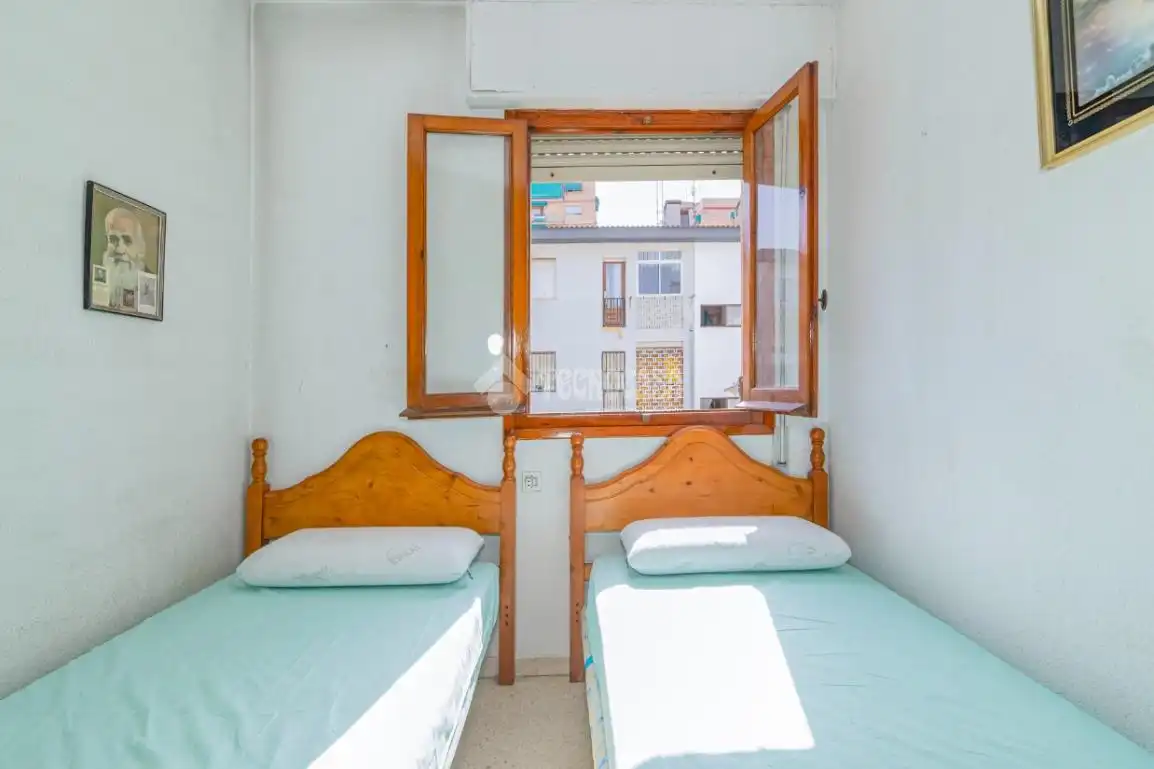 Habitación de Piso en venta en Granada con Calefacción, Amueblado y Balcón