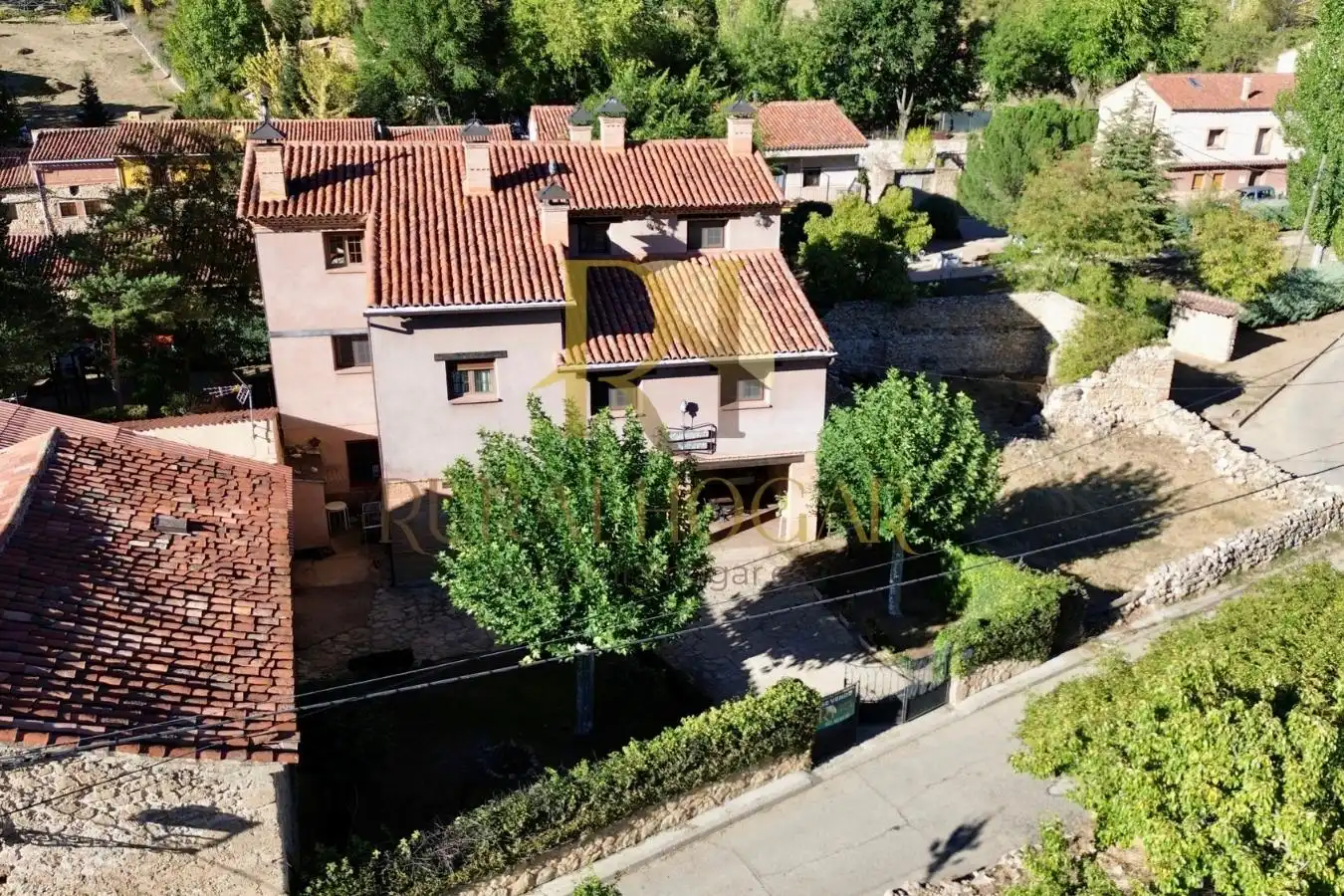 Vista exterior de Casa o chalet en venta en Peralejos de las Truchas con Calefacción, Jardín privado y Parquet