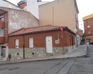 Vista exterior de Casa o xalet en venda en León Capital 