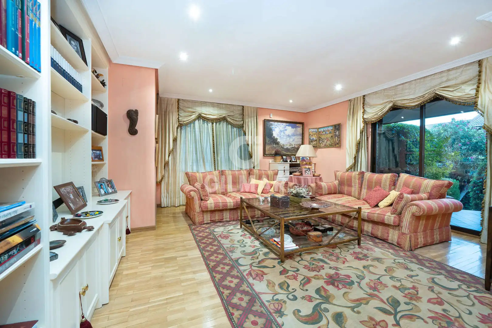 Living room of Detached homes for sale in Madrid  with Heating, Private garden and Swimming Pool