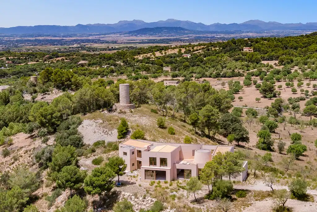 Vista exterior de Finca rústica en venda en Felanitx amb Jardí privat i Sauna