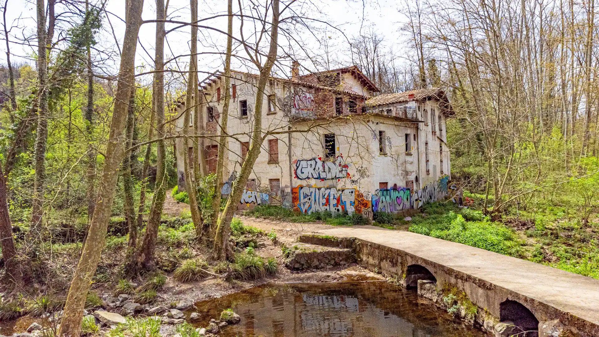 Außenansicht von Country house zum Verkauf in Olot mit Privatgarten, Terrasse und Alarm
