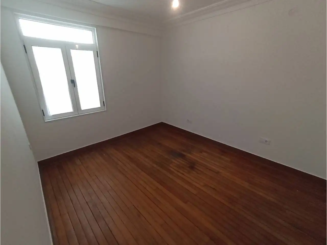 Bedroom of Flat for rent in Santiago de Compostela   with Parquet flooring, Terrace and Alarm