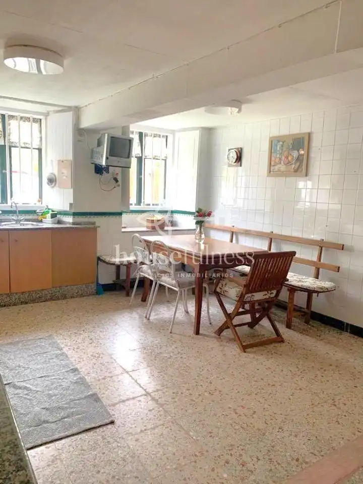 Cuina de Finca rústica en venda en Ferrol amb Calefacció, Jardí privat i Terrassa