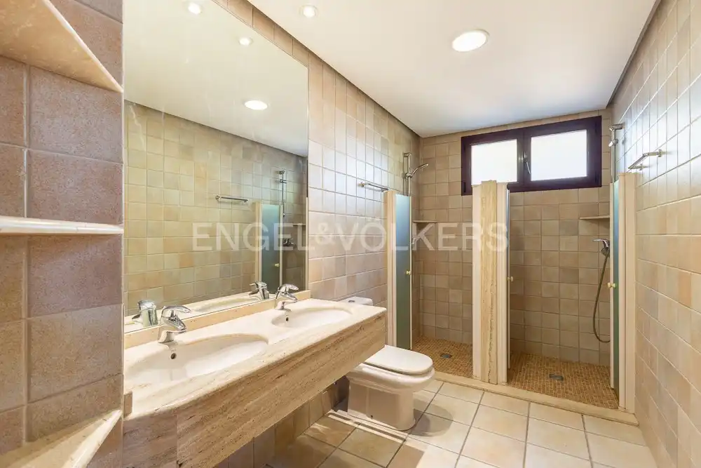Bathroom of Houses for sale in La Pobla de Vallbona  with Air Conditioner, Heating and Private garden