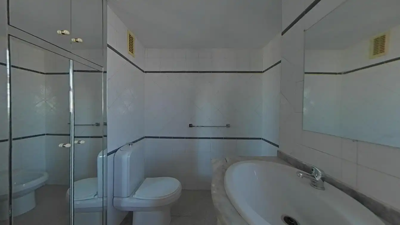 Bany de Pis en venda en Alicante / Alacant amb Aire condicionat i Piscina