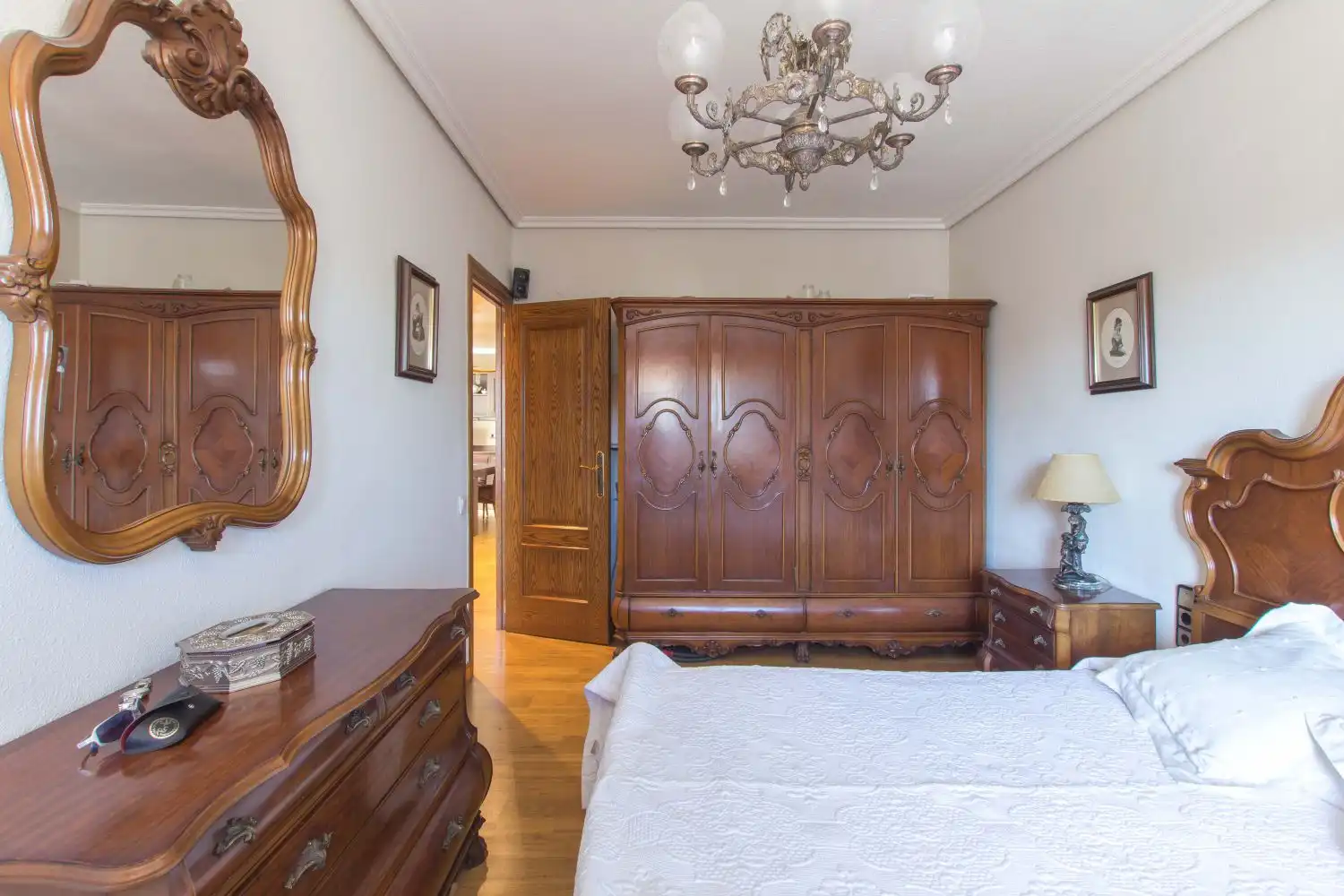 Habitación de Piso en venta en  Pamplona / Iruña con Calefacción, Trastero y Amueblado