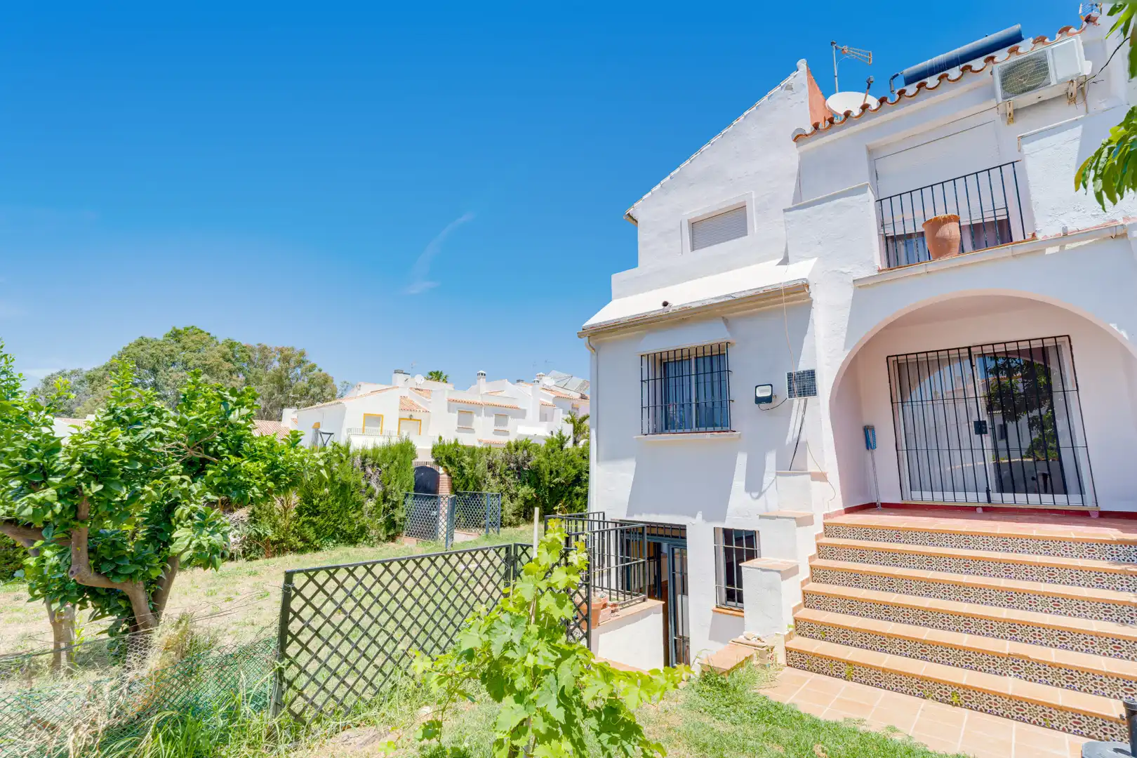 Jardí de Casa adosada en venda en Estepona amb Jardí privat i Terrassa