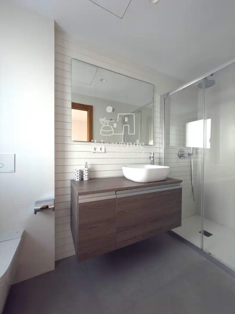 Bany de Casa o xalet en venda en Santa Eulària des Riu amb Aire condicionat, Calefacció i Piscina