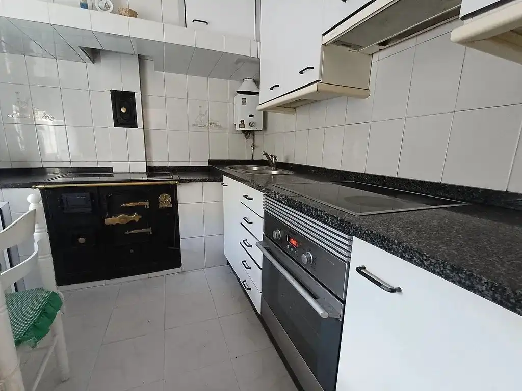 Cuina de Casa o xalet en venda en Mondariz amb Calefacció, Jardí privat i Parquet
