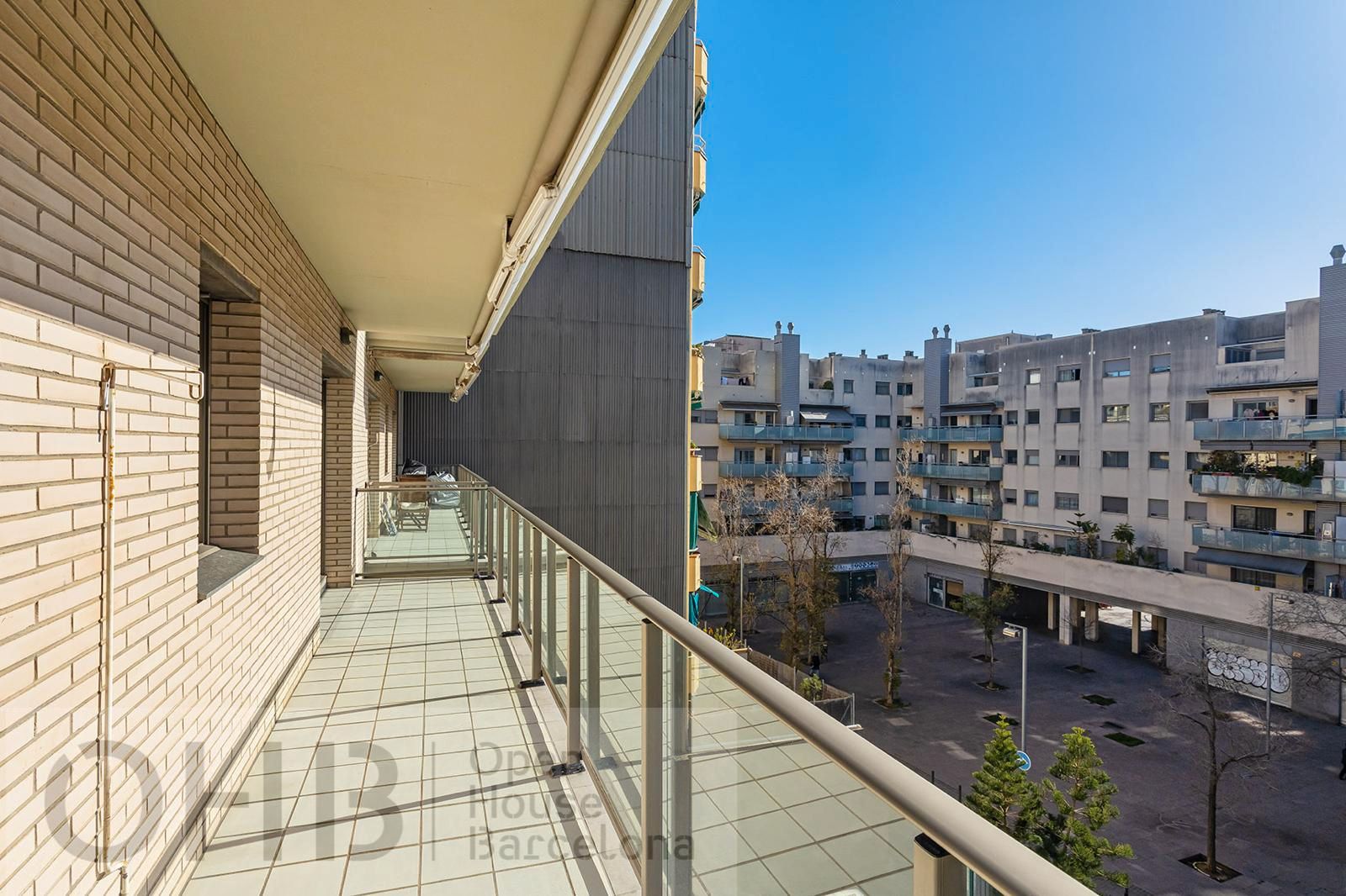 Außenansicht von Wohnung zum Verkauf in  Barcelona Capital mit Klimaanlage, Heizung und Terrasse