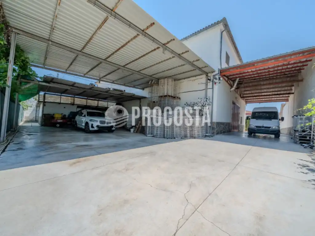 Aparcament de Casa o xalet en venda en Fuente Vaqueros amb Aire condicionat, Jardí privat i Terrassa