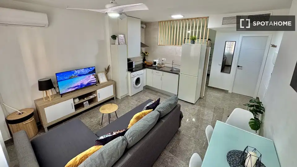 Living room of Study for share in Málaga  with Air Conditioner, Terrace and Furnished