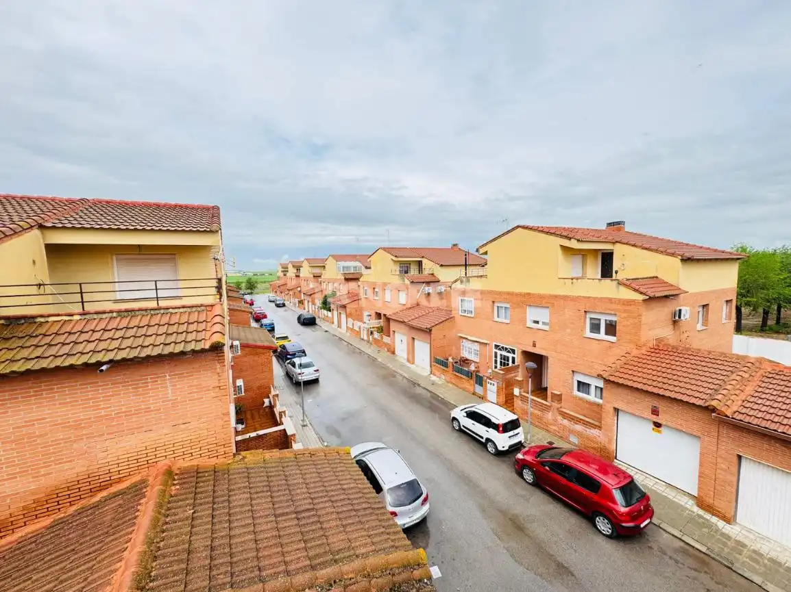 Vista exterior de Casa adosada en venta en Magán con Aire acondicionado, Jardín privado y Terraza