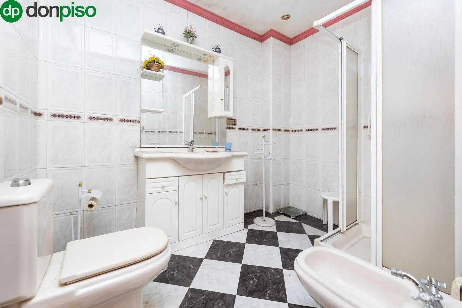 Badezimmer von Gebäude zum Verkauf in Granada