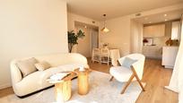Sala d'estar de Planta baixa en venda en Vilanova i la Geltrú amb Parquet, Terrassa i Piscina comunitària