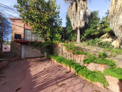 Vista exterior de Casa o xalet en venda en  Córdoba Capital amb Calefacció i Jardí privat