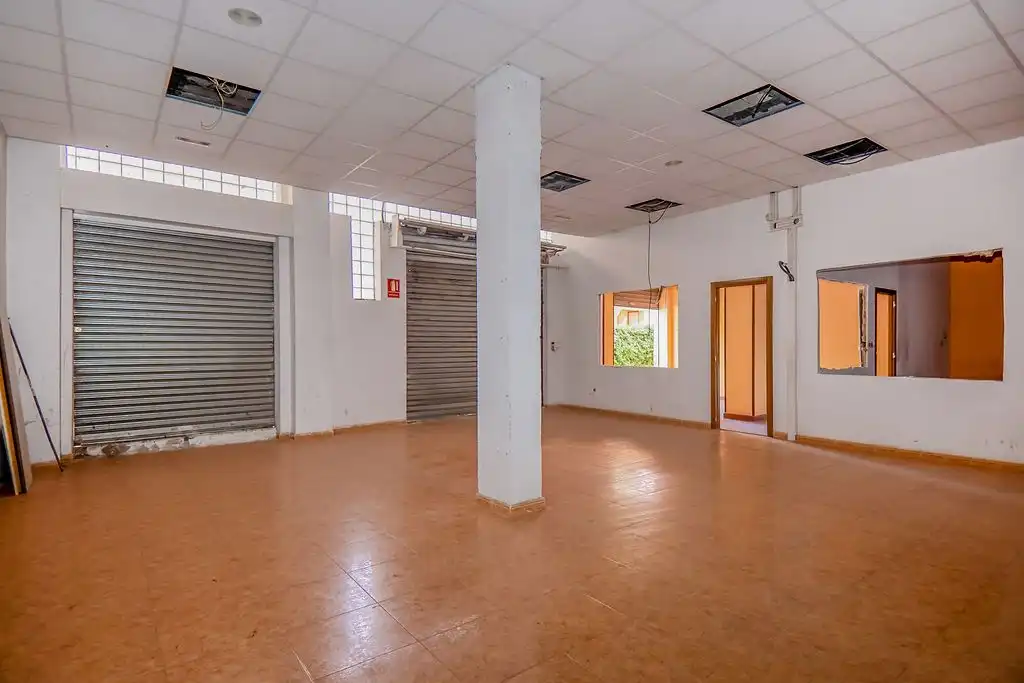 Commercial properties for sale in Calle Gallego, Puente Tocinos