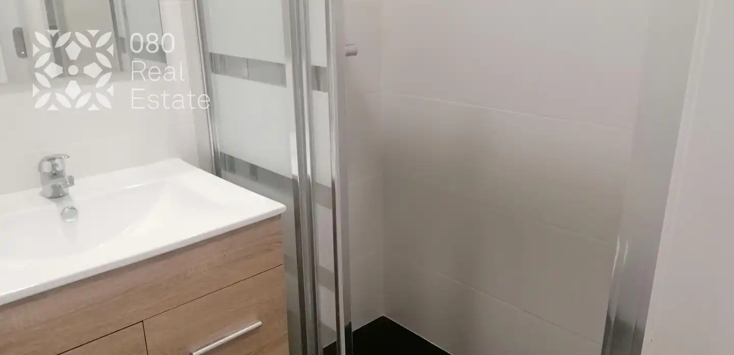 Bany de Planta baixa en venda en Barcelona amb Parquet i Terrassa
